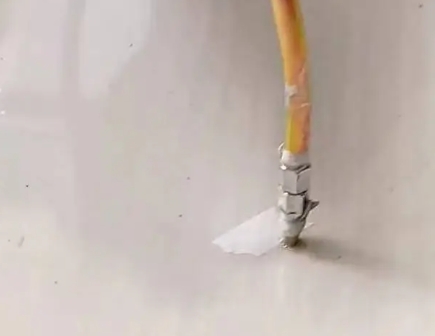 南充瓷砖空鼓维修公司专业解答在瓷砖铺贴过程中，如果使用的砂料过粗（如全部使用了粗砂），可能会导致以下问题