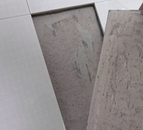 南充瓷砖空鼓维修公司分享瓷砖铺贴时如果打浆（即涂抹在瓷砖背面和基层上的砂浆或瓷砖胶）过少，会带来以下问题